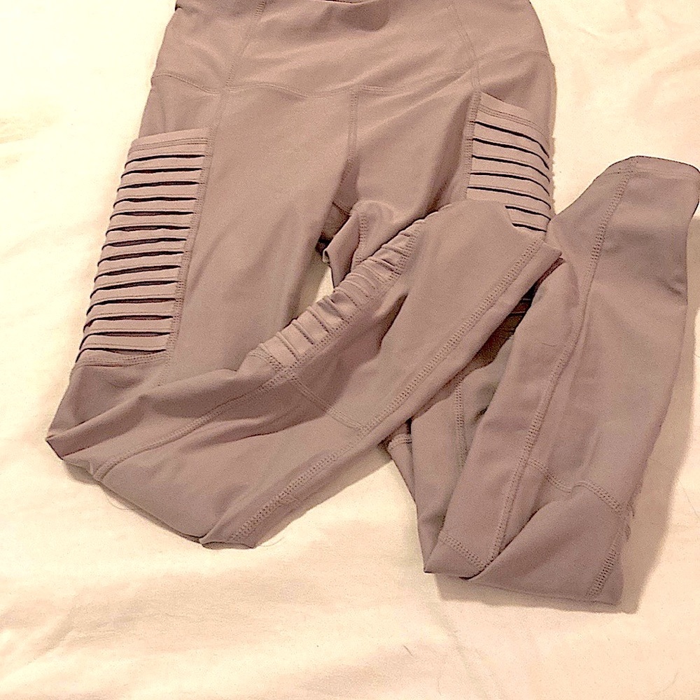 Purple ribbed athletic leggings